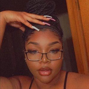 Meet your Posher, Antonia